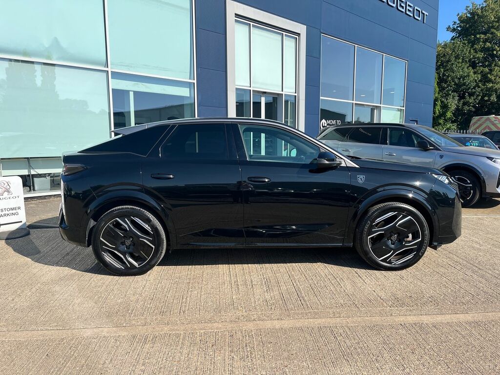 Peugeot 3008 73Kwh Gt Suv 210 Ps Black #2