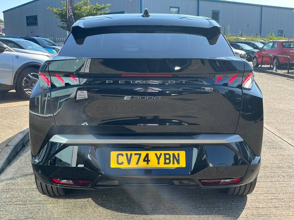 Peugeot 3008 73Kwh Gt Suv 210 Ps Black #4