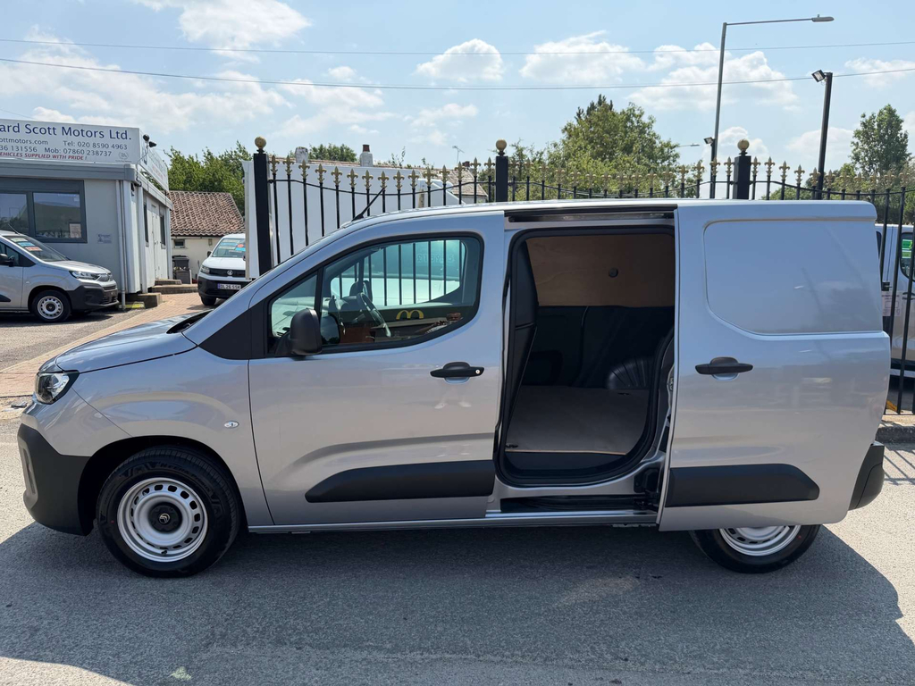 Citroen Berlingo 1.5 D 100 Plus M Black #7