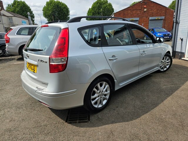 Hyundai I30 1.6 Crdi Comfort Estate Euro 5 11 Silver #3