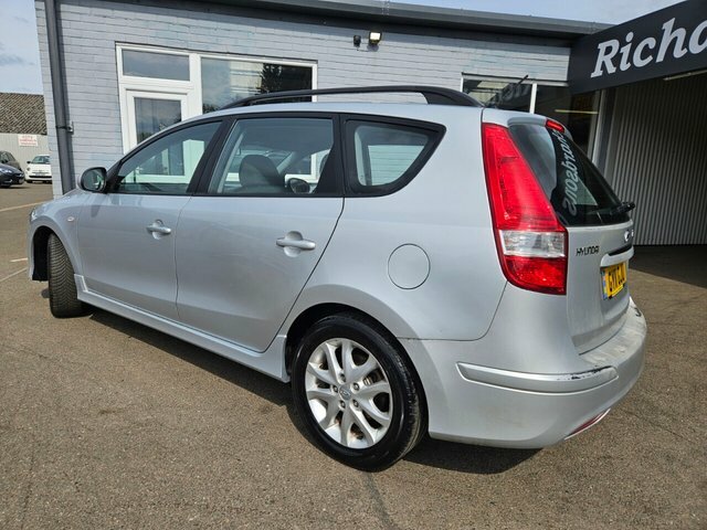 Hyundai I30 1.6 Crdi Comfort Estate Euro 5 11 Silver #4