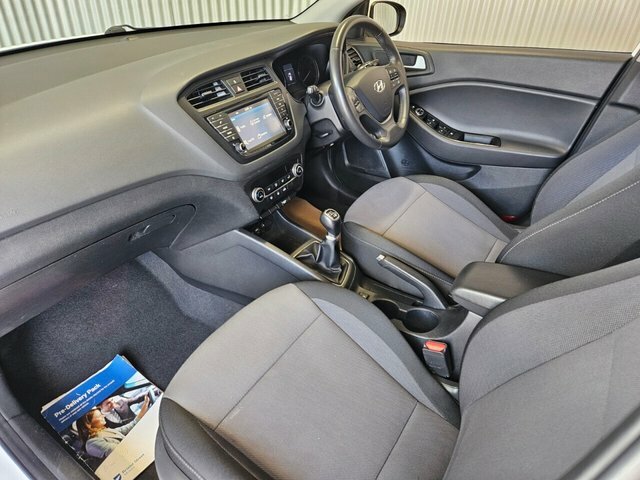 Hyundai I20 Mpi Se White #35