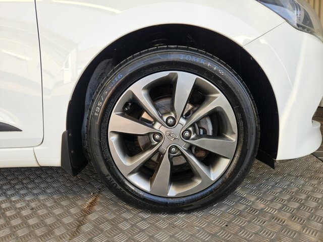 Hyundai I20 Mpi Se White #11