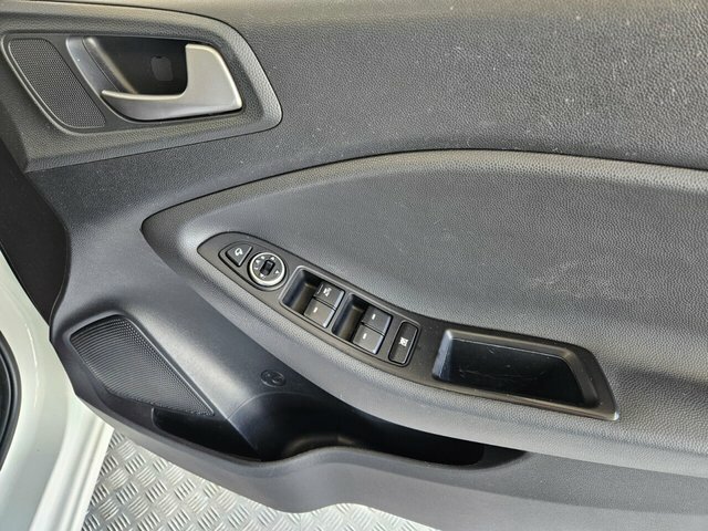 Hyundai I20 Mpi Se White #26