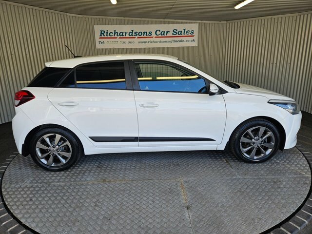 Hyundai I20 1.2 Premium Nav Hatchback Euro 6 White #2