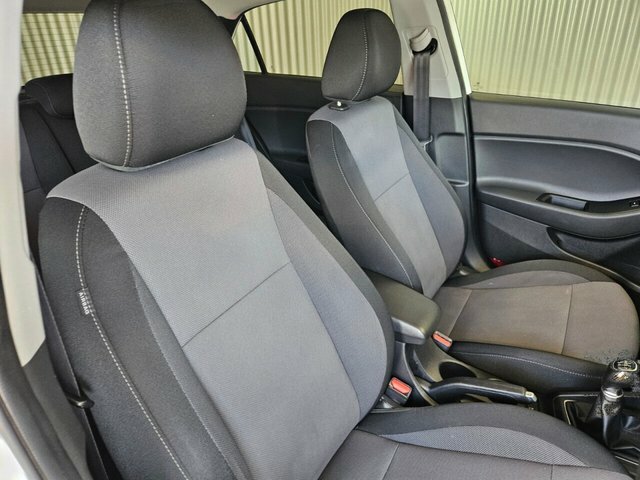 Hyundai I20 Mpi Se White #25
