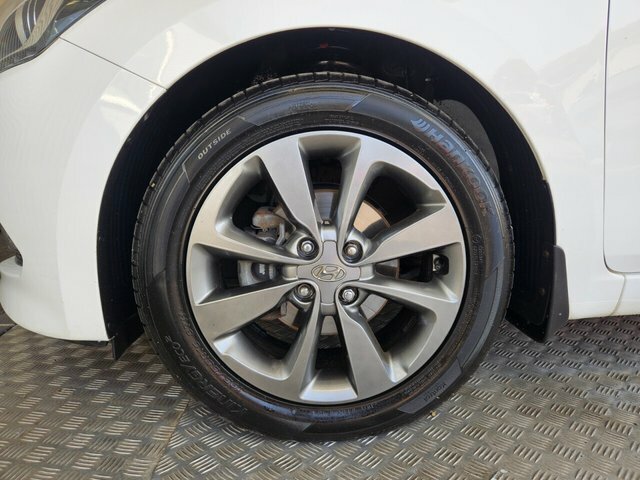 Hyundai I20 Mpi Se White #14