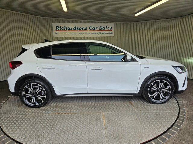Ford Focus 1.0T Ecoboost Mhev Active Vignale Hatchback Pe LL72KWN White #2