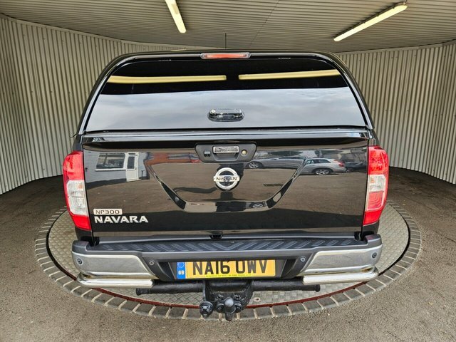 Nissan Navara 2.3 Dci Tekna Pickup Double Cab 4W Black #4