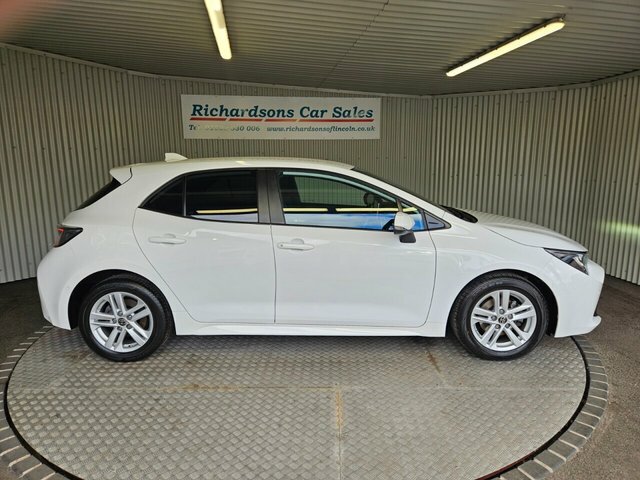 Toyota Corolla 1.8 Vvt-h Gpf Icon Tech Hatchback Hybri White #2