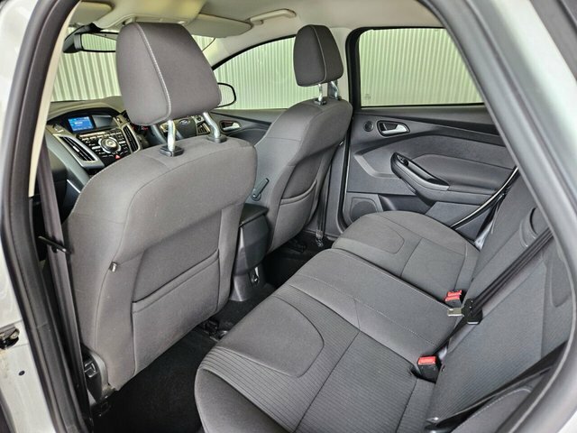 Ford Focus Hatchback 1.6 Tdci Zetec Euro 5 Ss 201363 Black #27