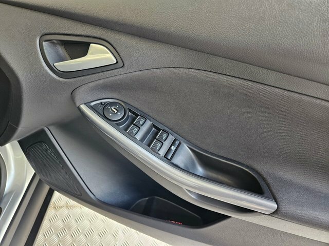 Ford Focus Hatchback 1.6 Tdci Zetec Euro 5 Ss 201363 Black #22