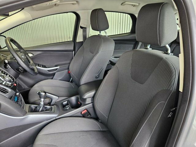 Ford Focus Hatchback 1.6 Tdci Zetec Euro 5 Ss 201363 Black #33