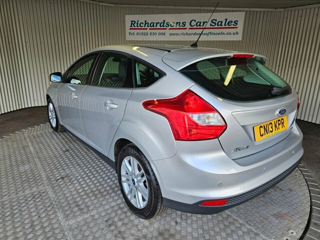 Ford Focus Hatchback 1.6 Tdci Zetec Euro 5 Ss 201363 Black #6