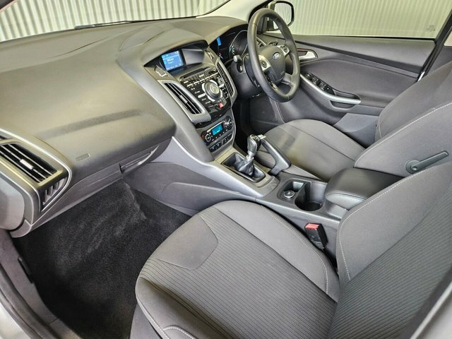 Ford Focus Hatchback 1.6 Tdci Zetec Euro 5 Ss 201363 Black #31