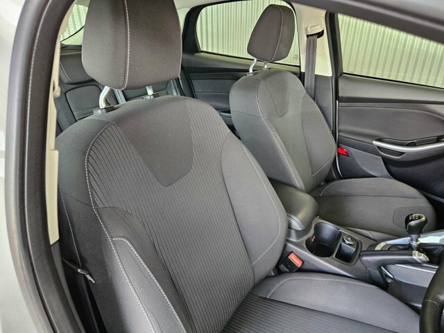 Ford Focus Hatchback 1.6 Tdci Zetec Euro 5 Ss 201363 Black #21