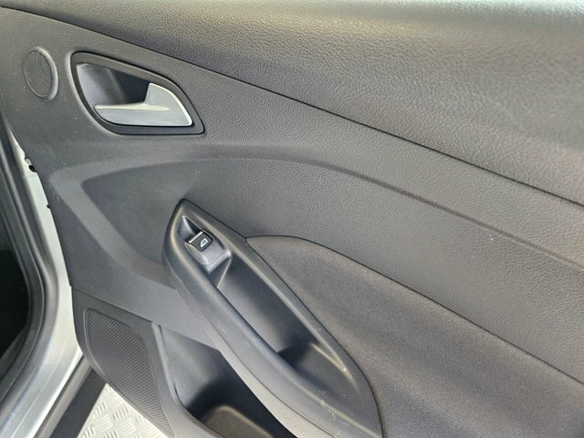 Ford Focus Hatchback 1.6 Tdci Zetec Euro 5 Ss 201363 Black #26