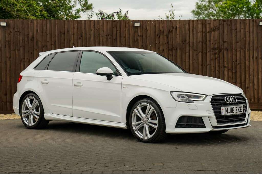 Audi A3 Audi A3 1.5 Tfsi Cod S Line Sportback M White