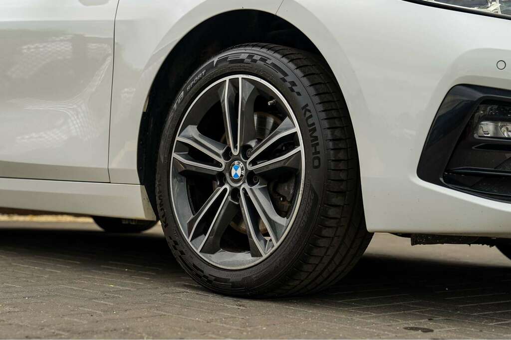BMW 1 Series Bmw 1 Series 1.5 118I Sport Lcp Hatchback Pe HT22ARO White #2