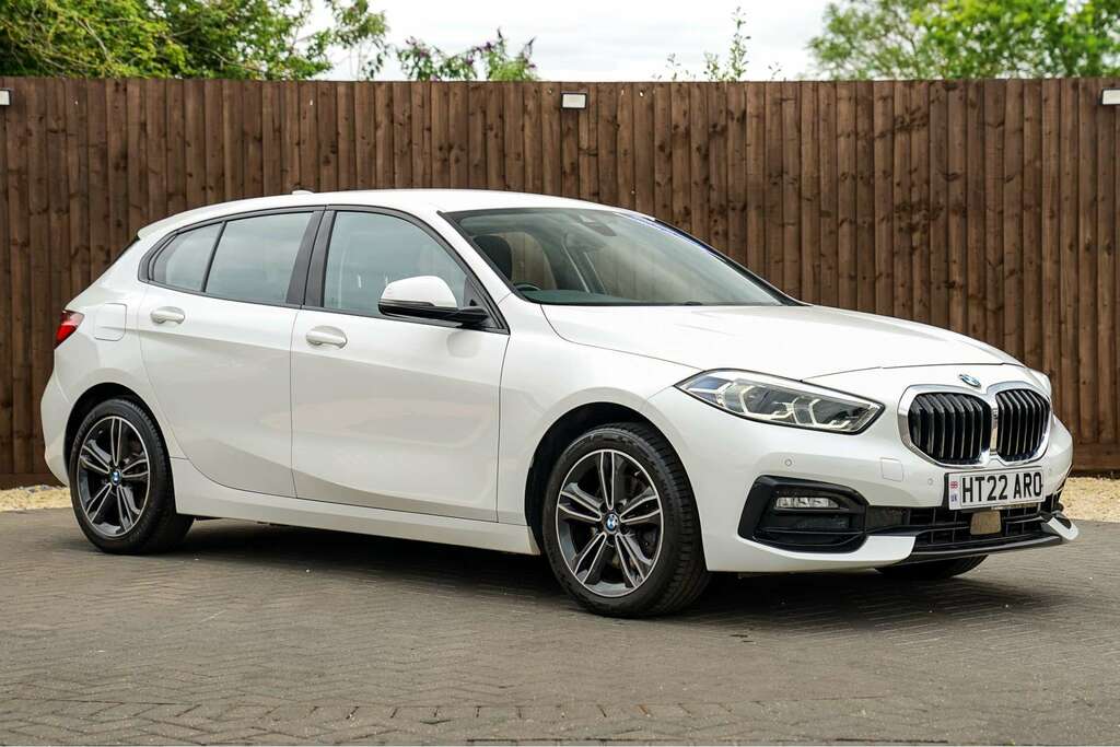BMW 1 Series Bmw 1 Series 1.5 118I Sport Lcp Hatchback Pe White