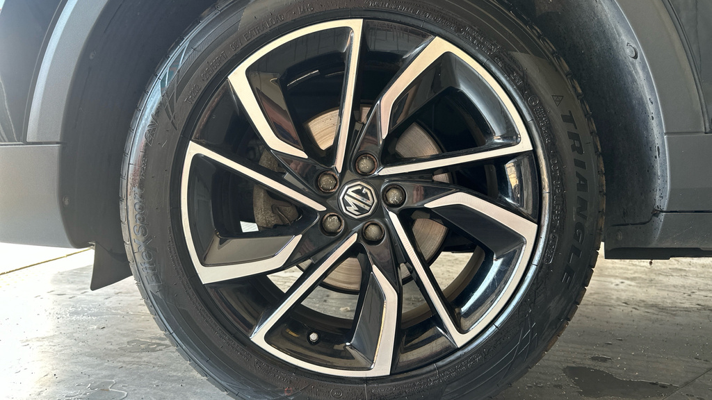 MG ZS Exclusive 1.0T LJ23FJG Black #5
