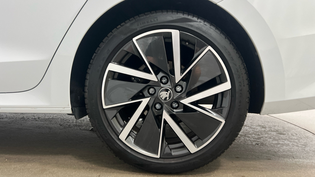Skoda Octavia 1.5 Tsi E-tec Mhev Act Sportline Hatchback Pet  #5