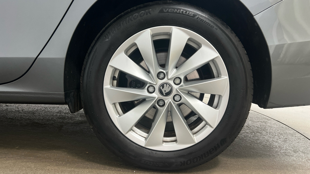 Skoda Superb Superb Hatch Se Technology 2.0 Tdi 150 Ps Dsg Grey #5