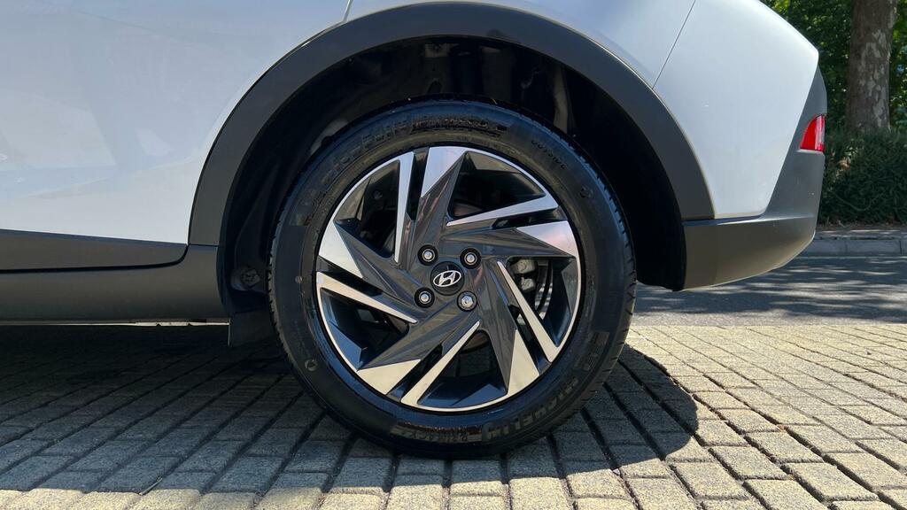Hyundai Bayon 1.0 T-gdi Mhev Se Connect Suv Hybrid Dc White #5