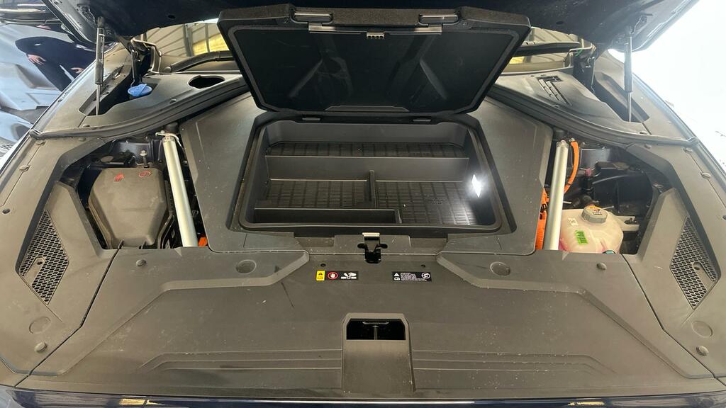 Genesis GV70 84Kwh, Dual Motor Dynamic Suv White #17