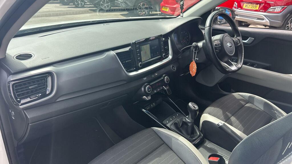 Kia Stonic 1.0 T-gdi First Edition Suv Euro HN18GKZ White #2