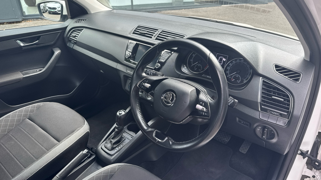 Skoda Fabia 1.0 Tsi Se Hatchback Dsg Euro 6 Ss White #6