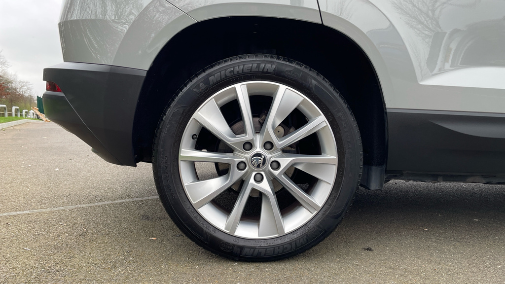 Skoda Karoq Suv Black #17