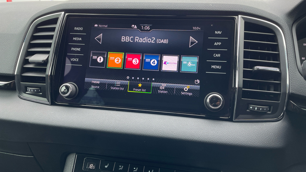 Skoda Karoq Suv Black #25