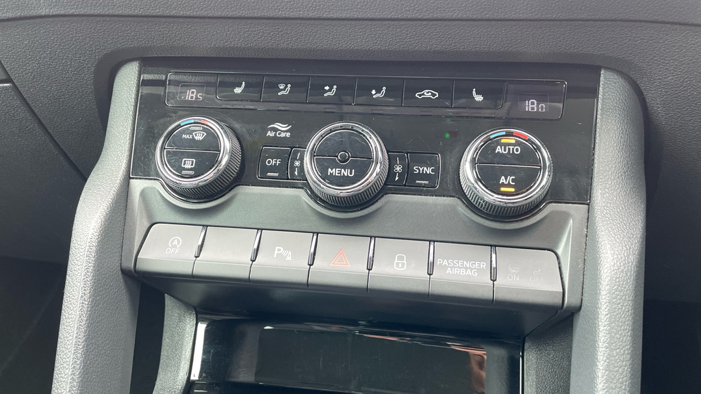 Skoda Karoq Suv Black #24