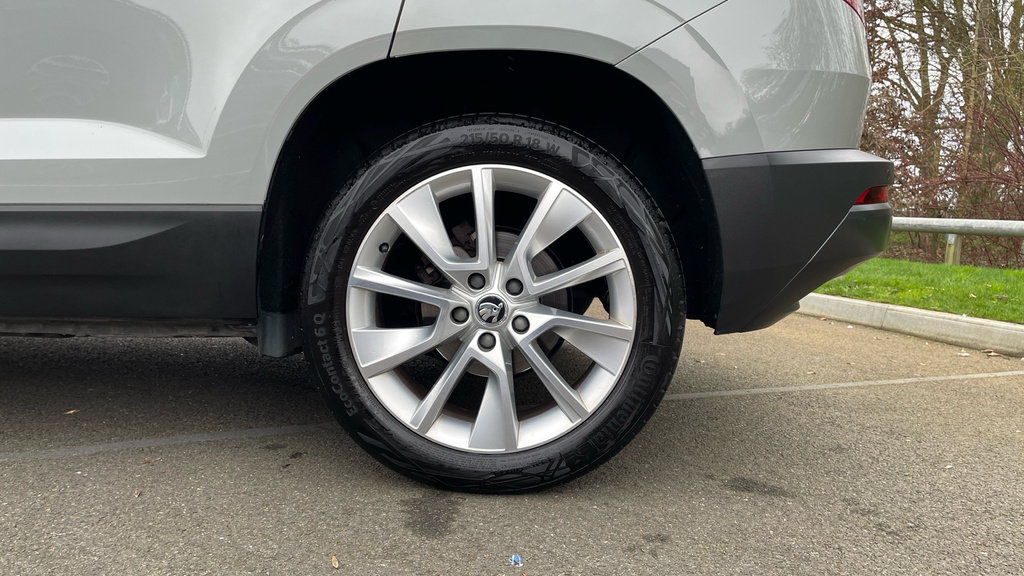 Skoda Karoq Suv Black #16