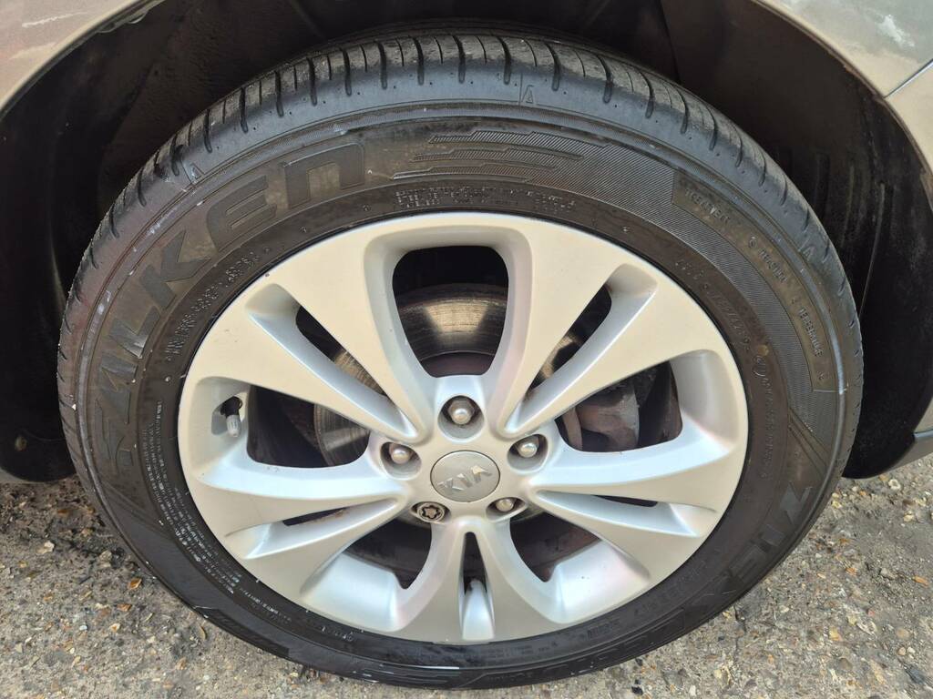 Kia Soul 1.6 Crdi Connect Silver #4