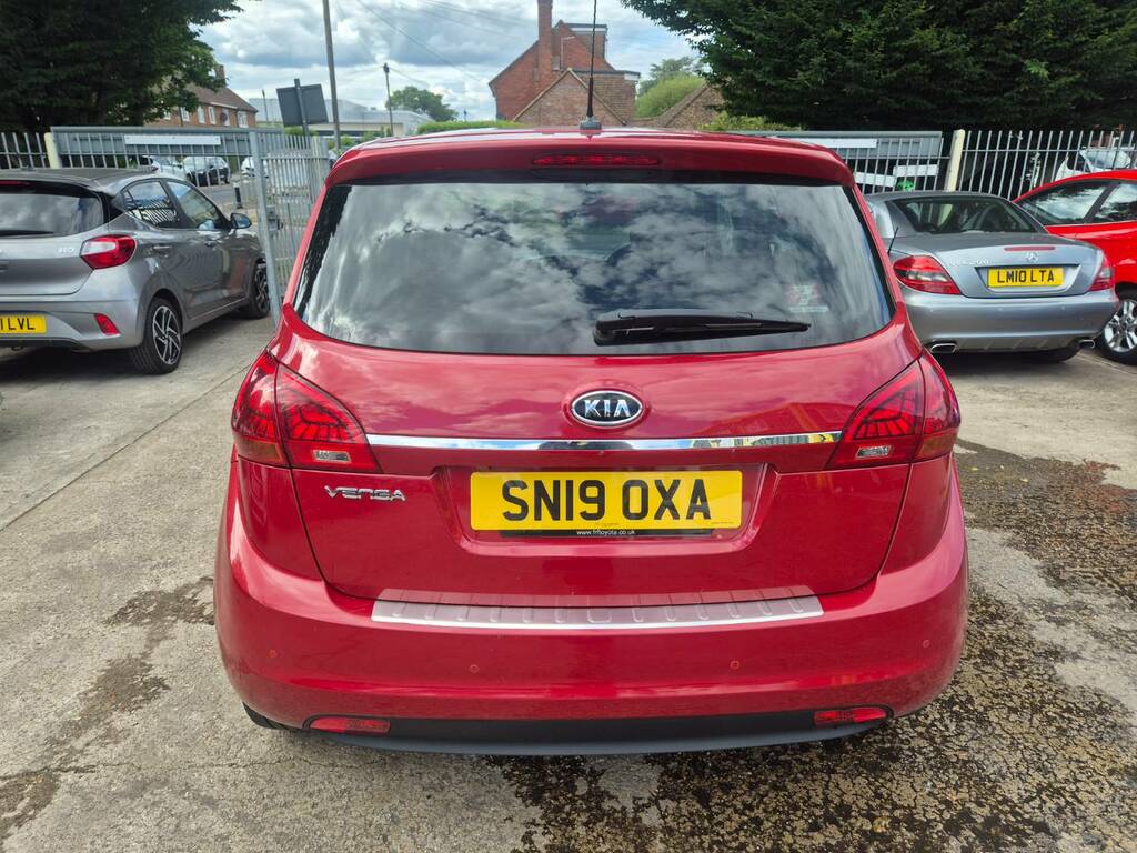 Kia Venga 1.6 3 6 Red #5