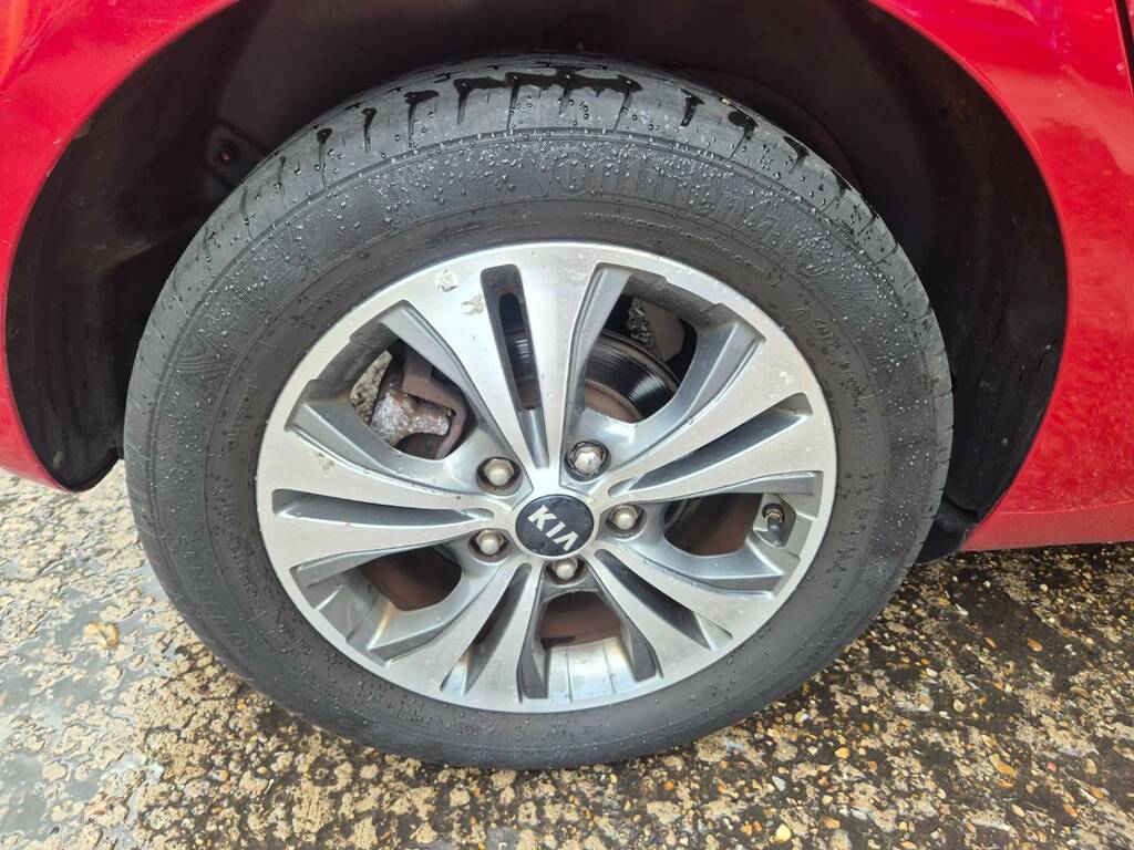 Kia Venga 1.6 3 6 Red #6