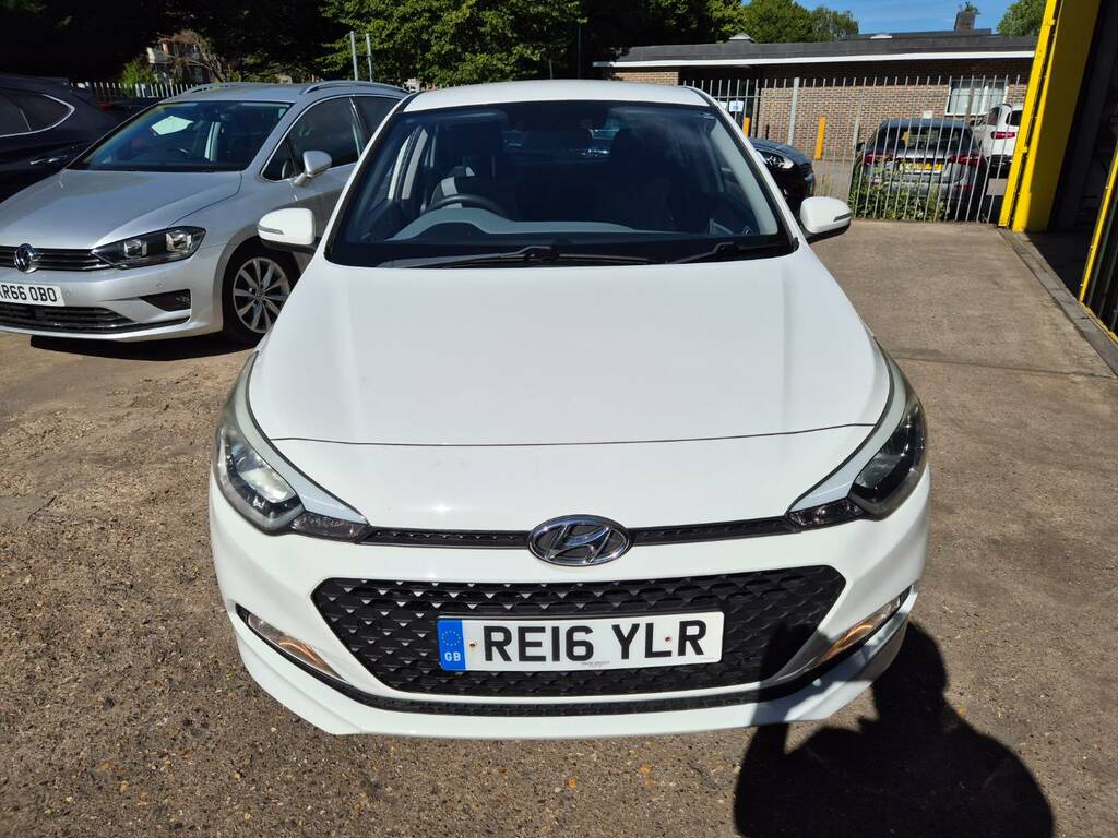 Hyundai I20 1.2 Blue Drive S White #2