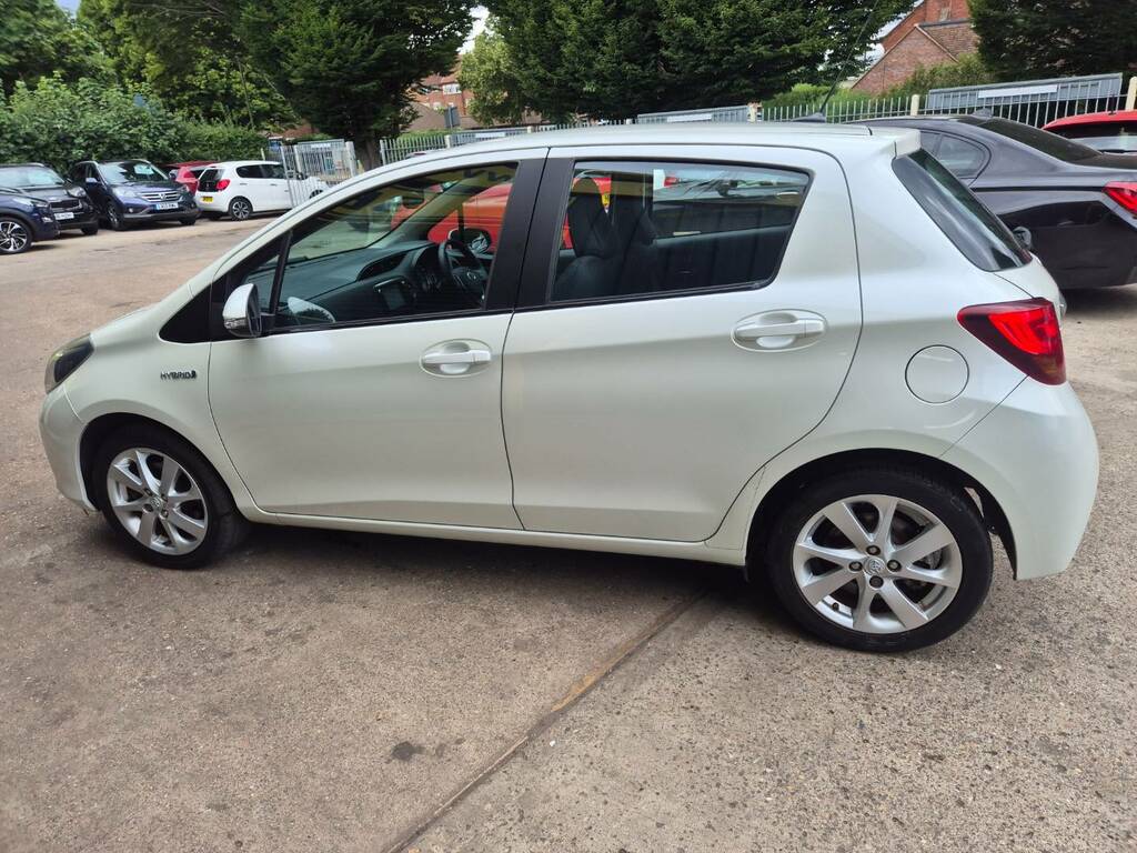 Toyota Yaris Icon Blue #11