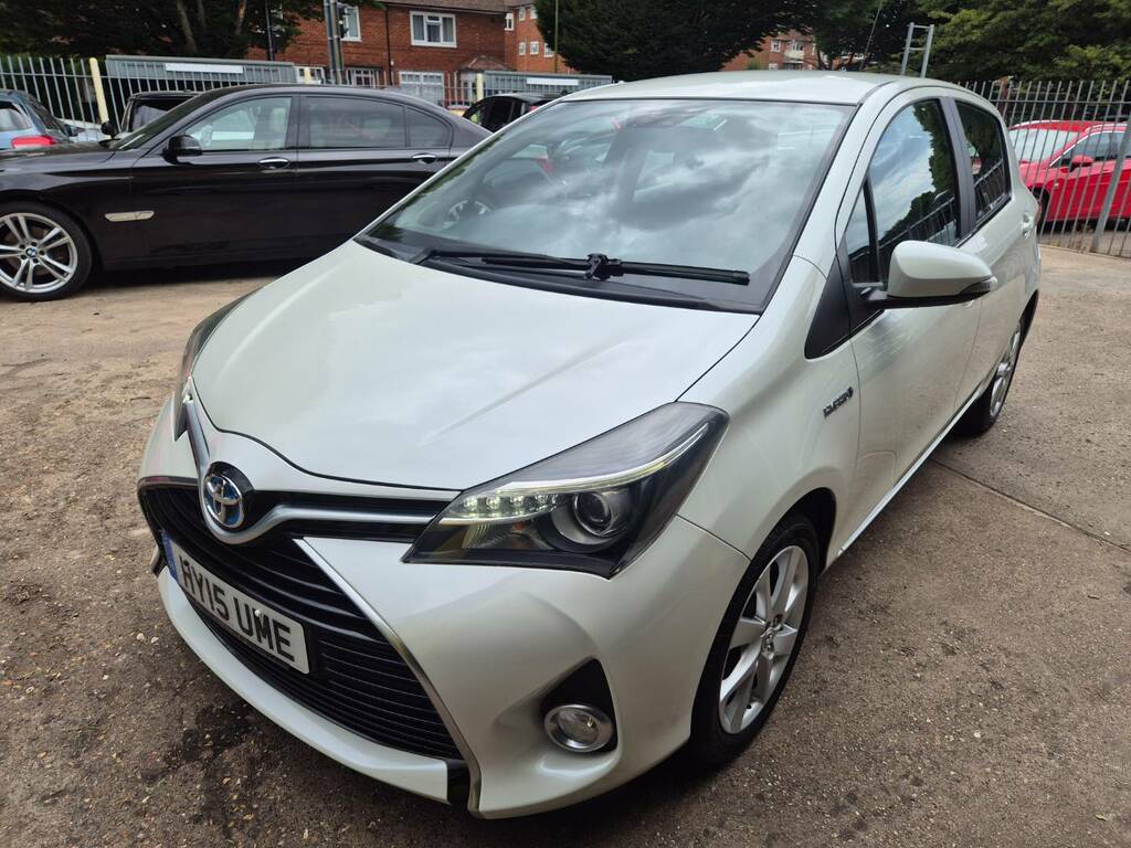Toyota Yaris 1.5 Hybrid Excel Cvt White