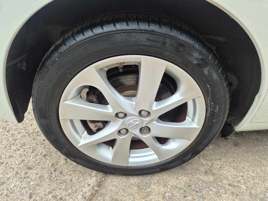 Toyota Yaris 1.5 Hybrid Excel Cvt White #6