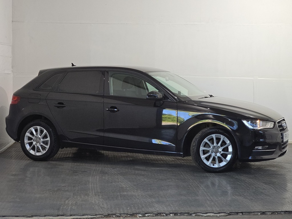 Audi A3 Tdi Se Black #4