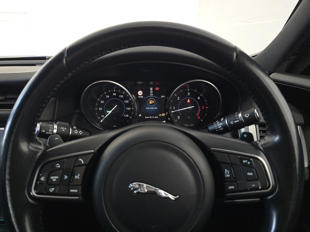 Jaguar XF 2.0D 180 Prestige  #40