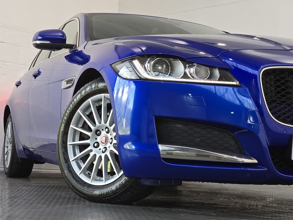 Jaguar XF 2.0D 180 Prestige  #8