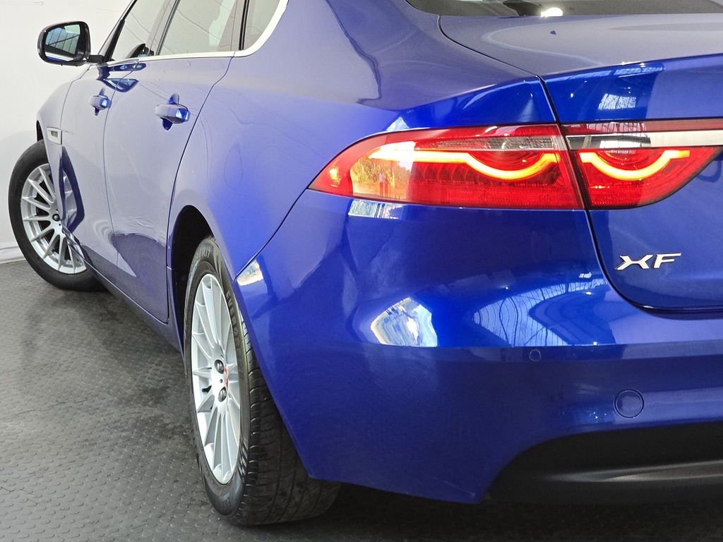 Jaguar XF 2.0D 180 Prestige  #26