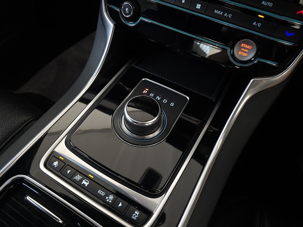 Jaguar XF 2.0D 180 Prestige  #58