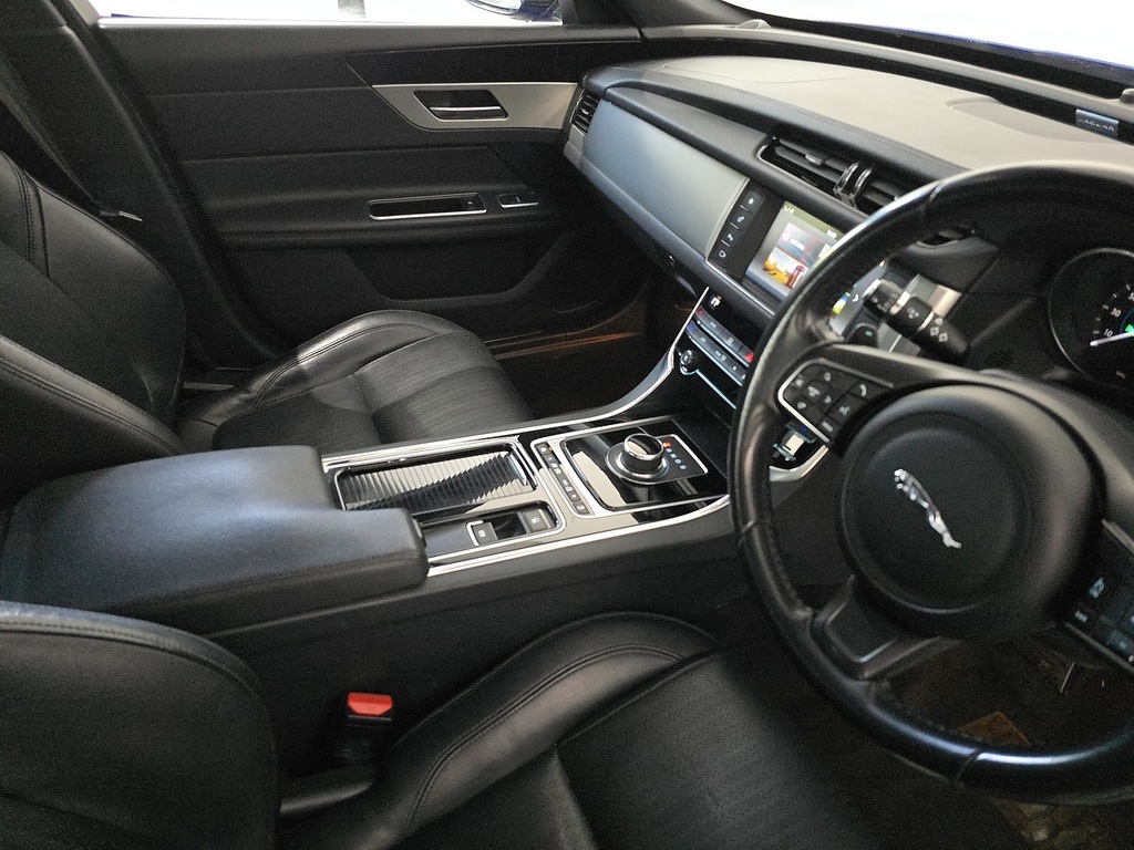 Jaguar XF 2.0D 180 Prestige  #61