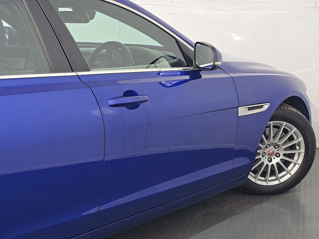 Jaguar XF 2.0D 180 Prestige  #32