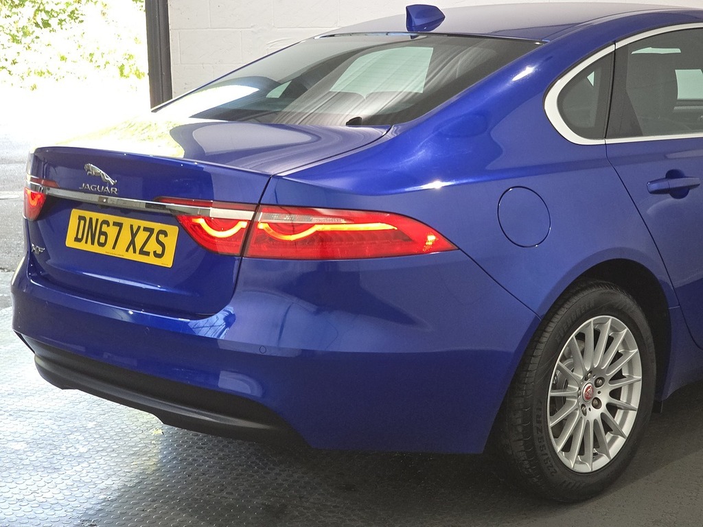 Jaguar XF 2.0D 180 Prestige  #35